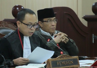http://www.mahkamahkonstitusi.go.id/index.php?page=web.Berita&id=12406#.VkVMmOafepU